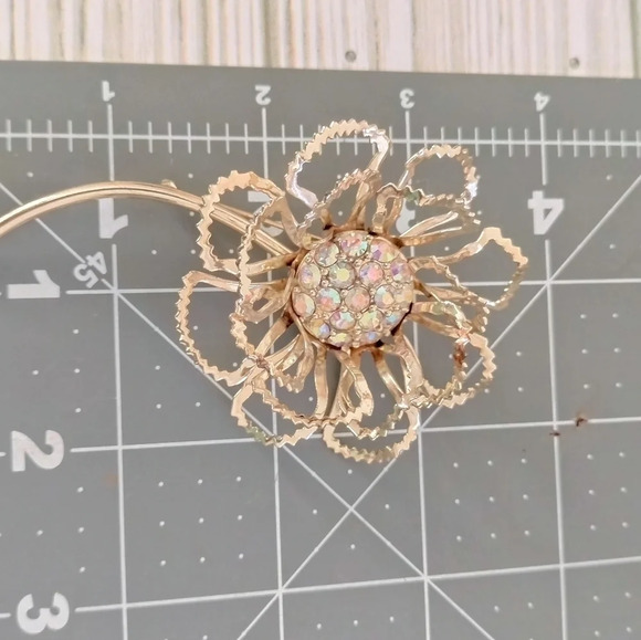 Sarah Coventry Flower Brooch Rhinestones Center Gold tone - Picture 6 of 8